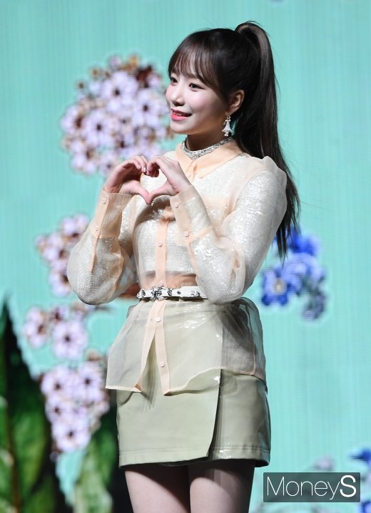 [머니S포토] 아이즈원 조유리 '포니테일 헤어로 미모 업'