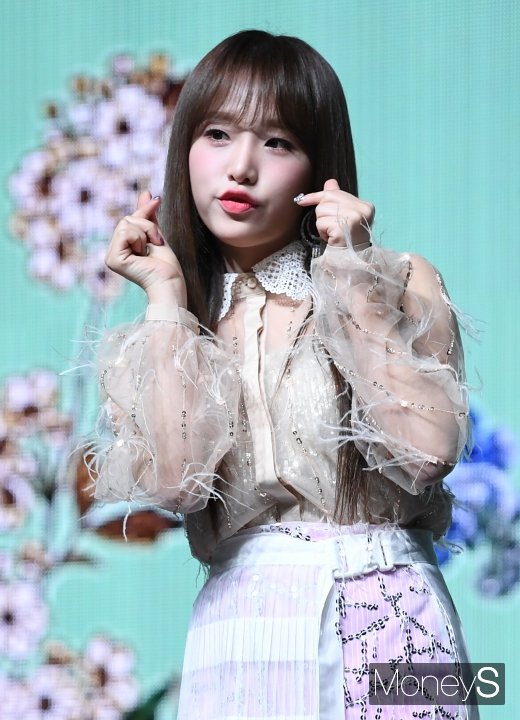 [머니S포토] 아이즈원 최예나 '입술 츄~'