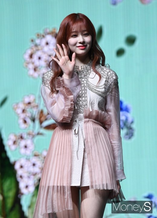 [머니S포토] 아이즈원 김민주, 동화책에서 툭 튀어나온 비주얼