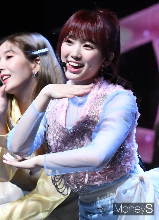 [머니S포토] 아이즈원 야부키 나코 '예쁜 애 여기 있네'
