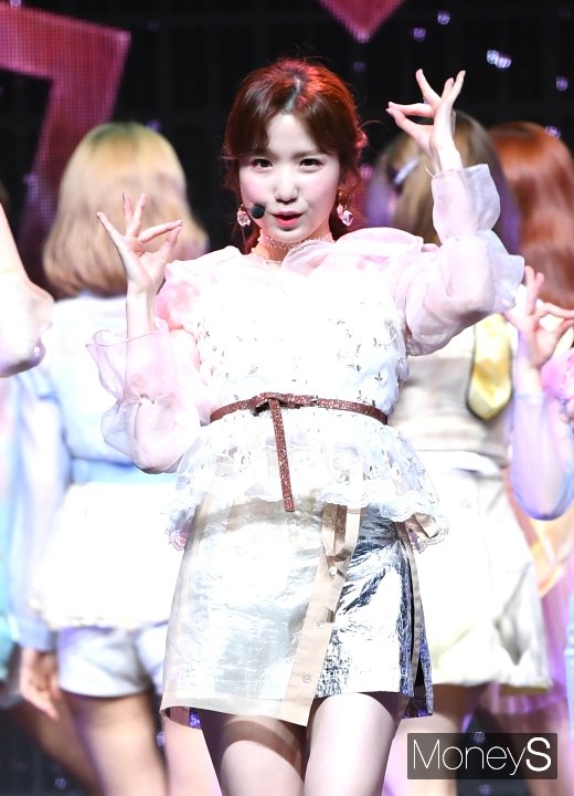 [머니S포토] 아이즈원 혼다 히토미 '니코 니코니'