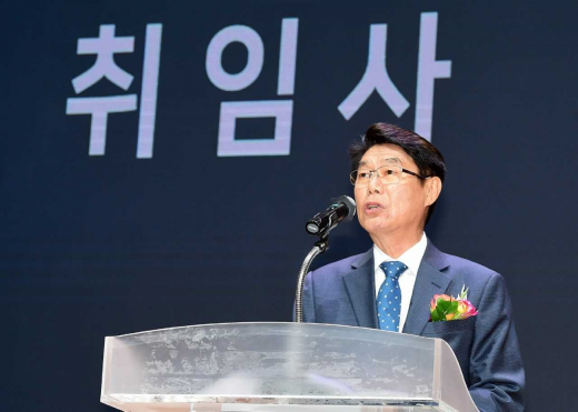 ▲ 한창석 제4대 수원시 주민자치위원장협의회장이 취임사를 하고 있다. / 사진제공=수원시