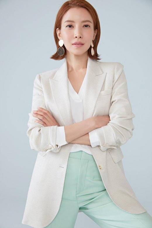 [★화보] 윤세아, 청량감 넘치는 우아한 여름패션