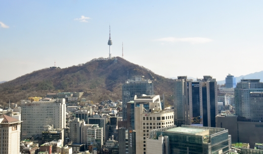 꽃샘추위가 이어진 지난 1일 촬영한 파란 하늘. /사진=임한별 기자
