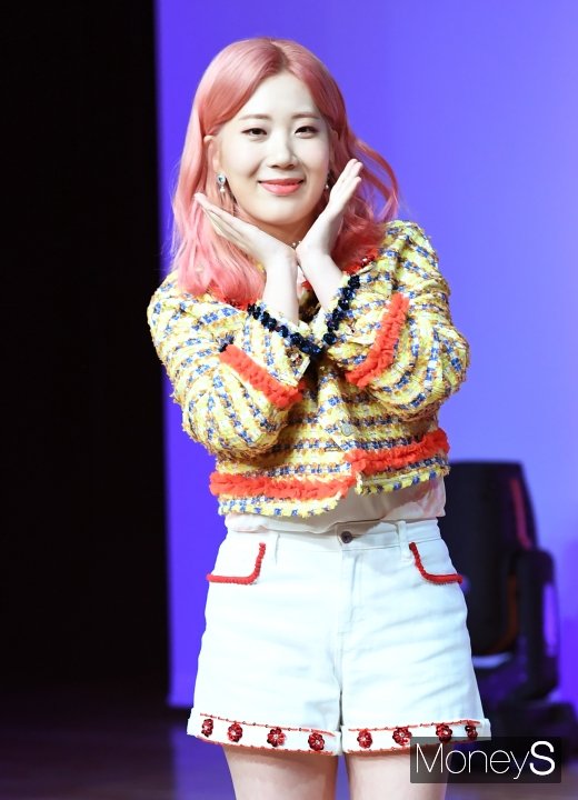 [머니S포토] 볼빨간사춘기 우지윤 '달리진 핑크빛 헤어'