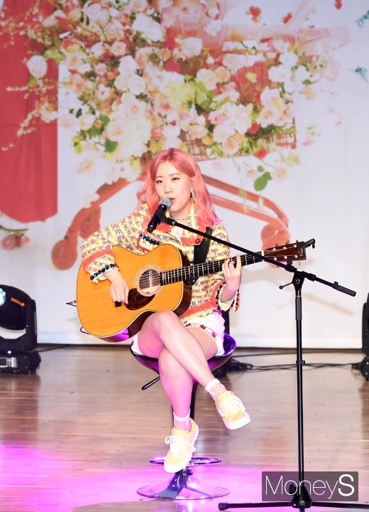 [머니S포토] 볼빨간사춘기 우지윤 '봄 향기 가득한 목소리'