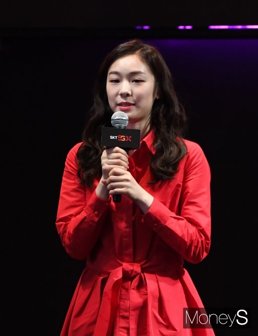 [머니S포토] 인사말하는 피겨여왕 김연아