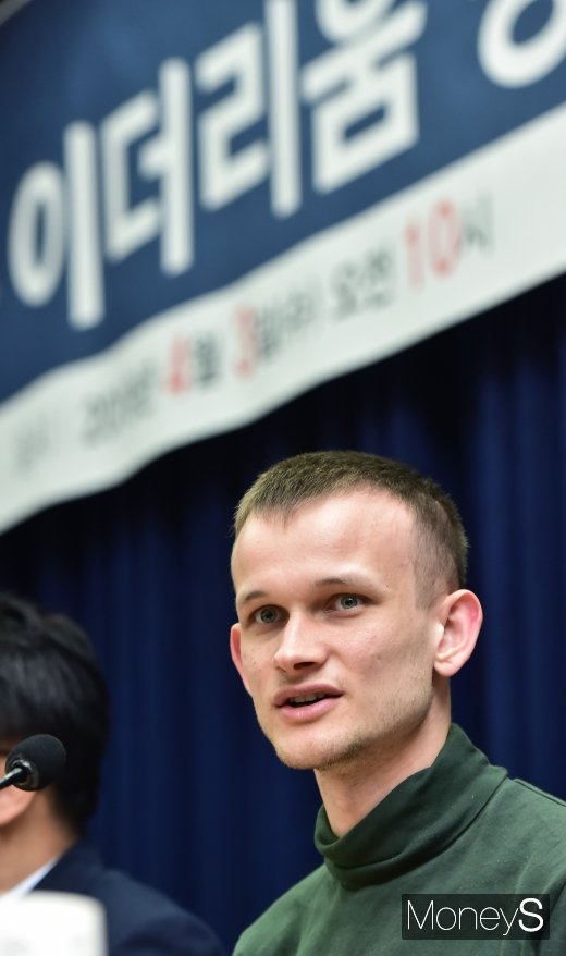 [머니S포토] 이더리움 창시자 비탈릭 부테린의 블록체인 설명