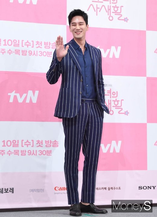 [머니S포토] 안보현, 딱 떨어지는 슈트핏