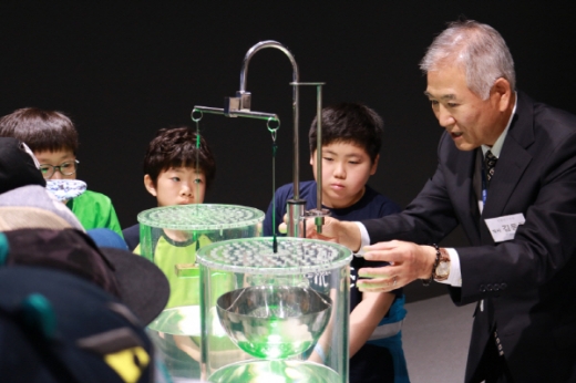 고경력 과학기술인 전문위원의 심층 해설 모습./사진제공=국립부산과학관