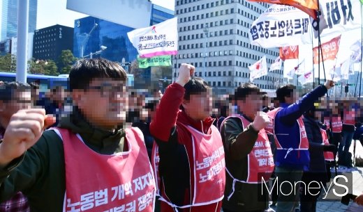 [머니S포토]노동법·탄력근로제 확대 규탄하는 민노총