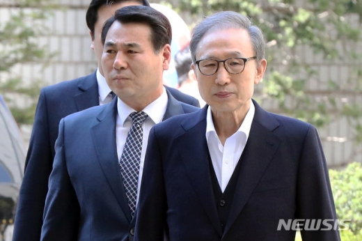 이명박 전 대통령 항소심 공판에 실무 변호사가 증인으로 소환됐지만 불출석했다. /사진=뉴시스