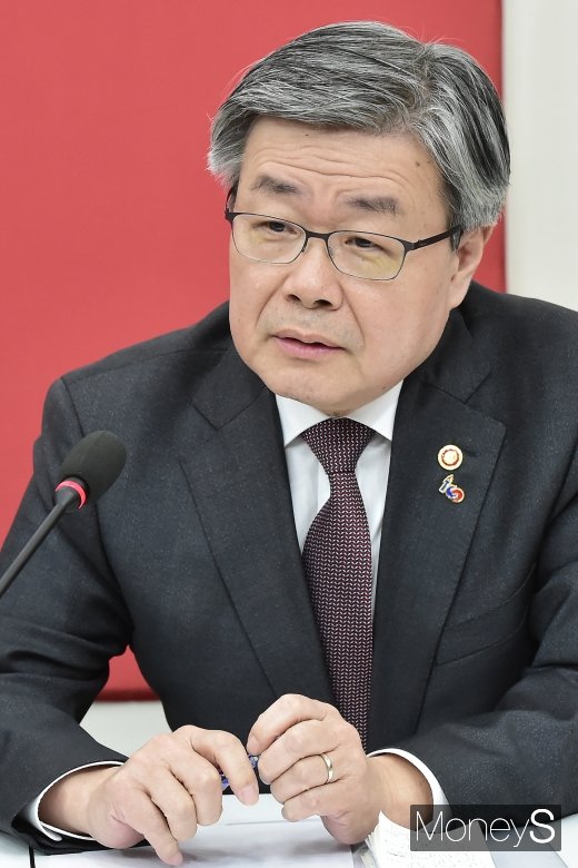 [머니S포토] 모두발언하는 이재갑 장관