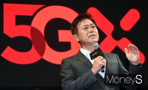 [머니S포토] 5GX 상용화 선포하는 박정호 SKT 사장