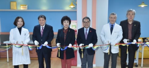 경기도교육청(교육감 이재정)은 3일 부천 루카스병원에서 ‘병원형 위(Wee)센터’ 개소식을 진행했다. / 사진제공=경기도교육청