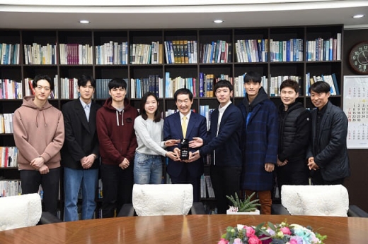 의정부시청 빙상팀은 종합우승으로 2018/19 시즌을 마무리했다. / 사진제공=의정부시