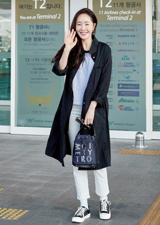 [★공항패션] 엄지원, 내추럴한 멋의 스프링룩