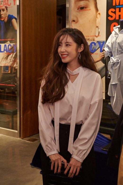 플랙, 디자이너 윤춘호와 손잡은 19 S/S 신상 쇼케이스 진행