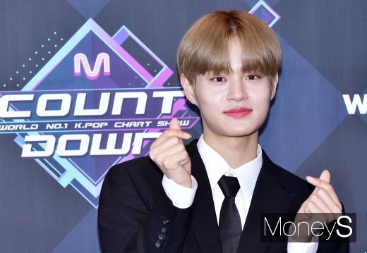 [머니S포토] 엠카 MC 이대휘, '오늘부터 잘부탁드려요'