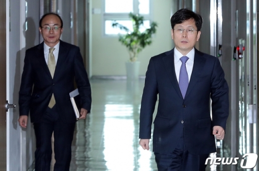 김학의 전 법무부 차관의 '별장 성접대 의혹' 등 사건 관련 재수사를 맡은 검찰 과거사위원회 수사 권고 관련 수사단장 여환섭 검사장(오른쪽)과 조종태 부단장. /사진=뉴스1