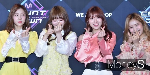 [머니S포토] 가을로가는기차, 발라드 여신들의 수줍은 하트