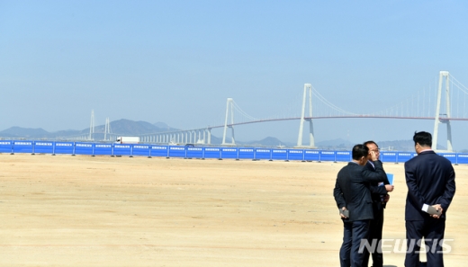 전남 신안군 압해읍 송공리와 암태면 신석리를 잇는 천사대교가 개통했다. /사진=뉴시스