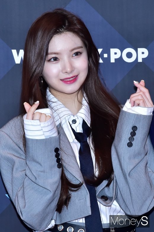 [머니S포토] 에버글로우 왕이런, 비주얼 센터 미모