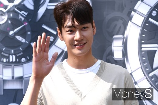 [머니S포토] 김영광 '여심 녹이는 미소'
