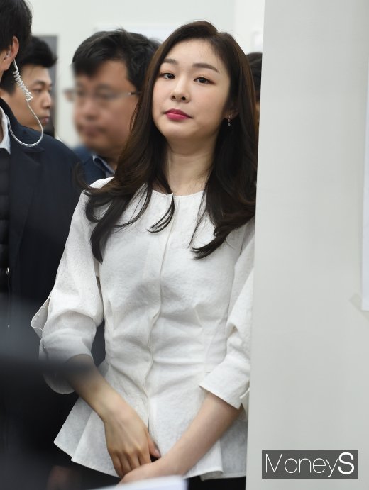 [머니S포토] 김연아 '심쿵 눈맞춤'
