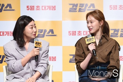 [머니S포토] 서로 칭찬하는 라미란·이성경