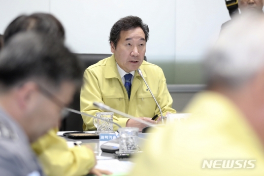 이낙연 국무총리가 5일 오전 종로구 세종로 정부서울청사 중앙재난상황실에서 강원도산불 관계장관회의를 주재, 모두발언하고 있다. /사진=뉴시스