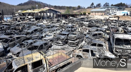 [머니S포토] 무시무시한 화마, 차량도 전소