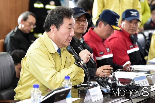 [머니S포토] 강원 산불 조속한 진화 주문하는 이낙연 총리