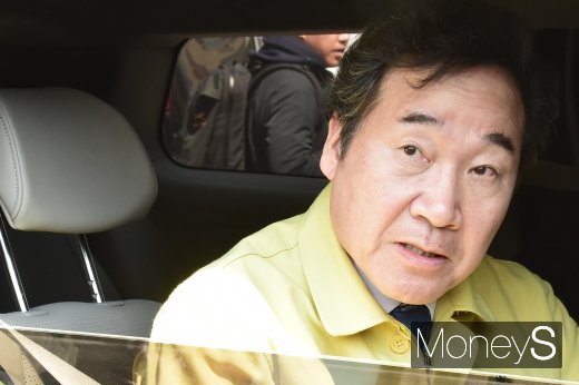 [머니S포토] 강원 산불 현장 방문한 이낙연 총리