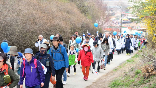 ▲ 6일 정식 개통된 화성 3.1운동 만세길을 걷고 있는 시민들 모습. / 사진제공=화성시 