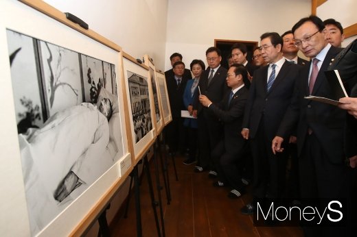 [머니S포토] 임시정부 수립 100주년, 경건한 민주당 지도부