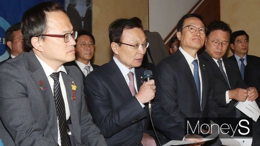 [머니S포토] 민주당, 경교장에서 열린 최고위 회의