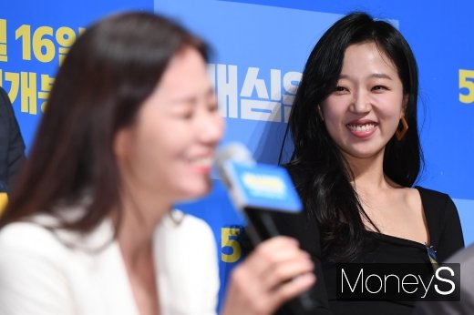 [머니S포토] 조수향 '문소리 입담에 미소 활짝'