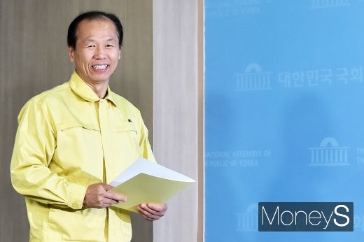 [머니S포토] 최문순 지사, 동해안 산불조기진화·이재민 지원에 감사