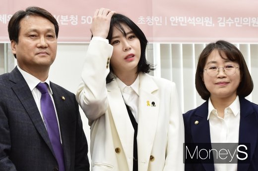 [머니S포토] 국회 참석한 장자연사건 목격자 윤지오