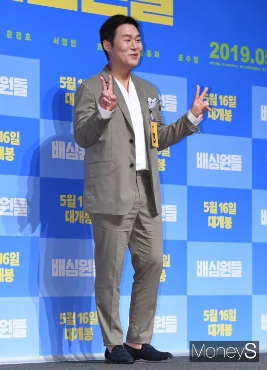 [머니S포토] 윤경호 '깜찍하게 브이'