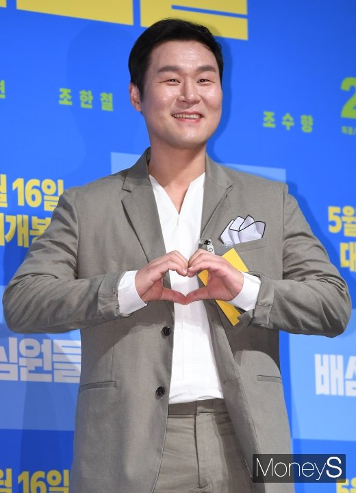 [머니S포토] 윤경호 '제 마음 받으세요'