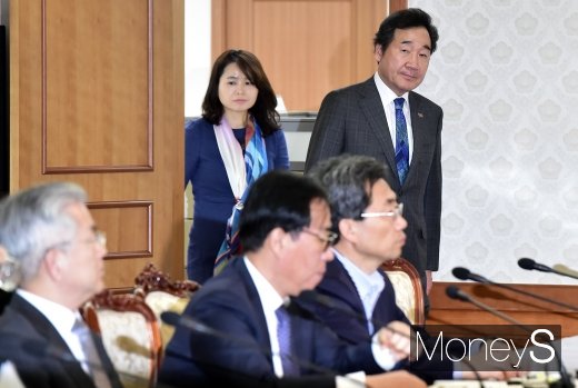 [머니S포토] 연쇄 산불로 멈췄던 도시재생특위 정부서울청사에서 개최