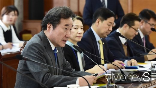 [머니S포토] 이낙연 총리의 모두발언