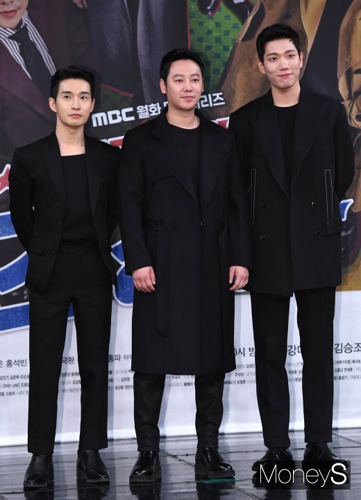 [머니S포토] 류덕환·김동욱·김경남, 비슷한 듯 다른 올블랙 패션