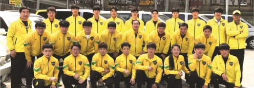 고양시 직장운동부 선수들이 지난  2017년 런칭한 스포츠브랜드(SCGoyang) 버전1 유니폼을 입고 포즈를 취했다. / 사진제공=고양시