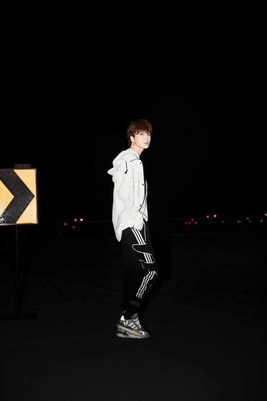 아디다스 오리지널스, '위너' 송민호 강승윤 참여 '나이트 조거' 캠페인 론칭 기념 전시회 개최