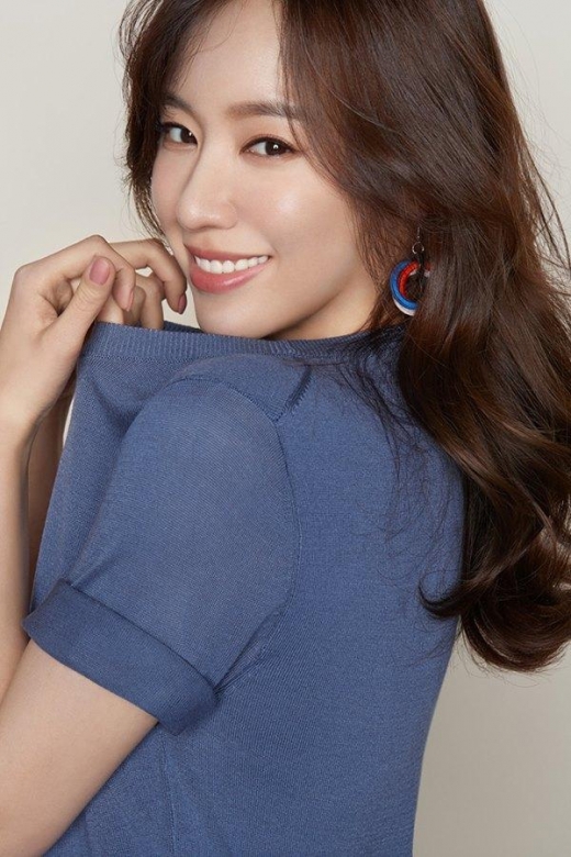 [★화보] 김아중, 감각적인 여성의 봄여름 스타일링 제안
