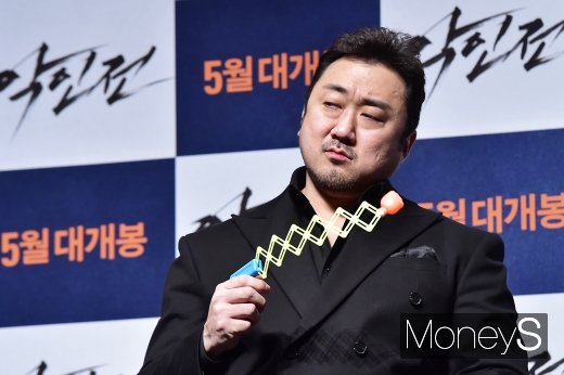[머니S포토] 마동석, '지금까지의 마블리는 잊어라, 웃음끼 싹 뺀 악마같은 매력'