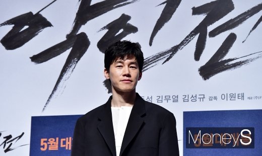 [머니S포토] 악인전 김무열, 영화 속 배역과는 상반된 훤칠한 훈남